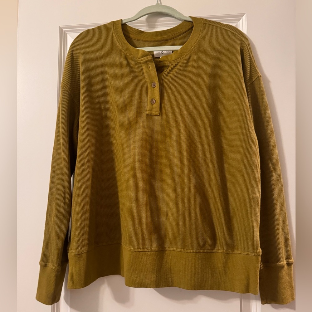 Lou and grey knit top